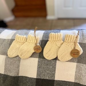 2 Pairs of baby socks